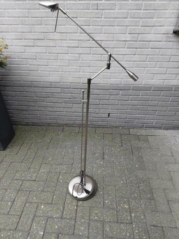 Vloerlamp verstelbaar, RVS. Merk Van der Heg, max 50 W.! beschikbaar voor biedingen