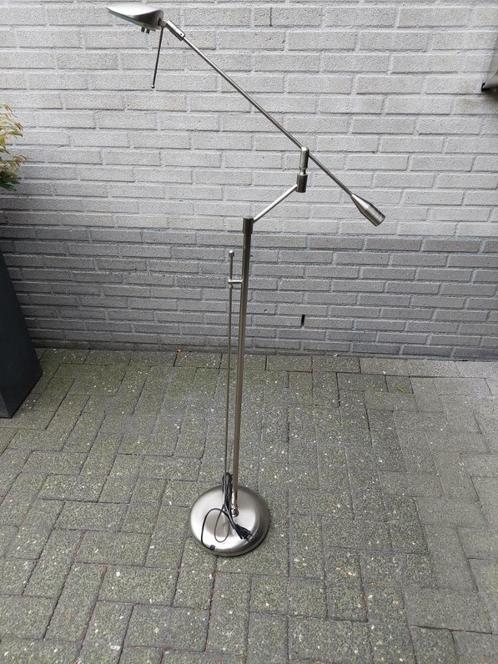 Vloerlamp verstelbaar, RVS. Merk Van der Heg, max 50 W.!, Huis en Inrichting, Lampen | Vloerlampen, Zo goed als nieuw, 100 tot 150 cm