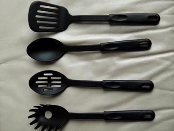 4 ustensiles de cuisine beschikbaar voor biedingen