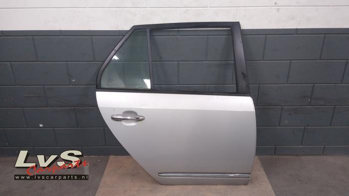 Portière 4portes arrière droite d'un Kia Carens, Autos : Pièces & Accessoires, Carrosserie & Tôlerie, Porte, Utilisé, 3 mois de garantie
