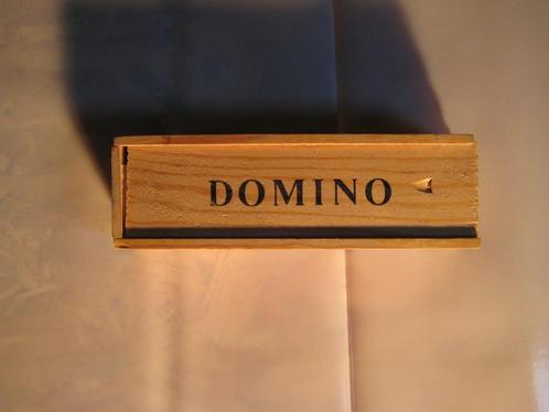 Houten dominostenen - Callebaut, Hobby en Vrije tijd, Gezelschapsspellen | Overige, Zo goed als nieuw, Een of twee spelers, Drie of vier spelers