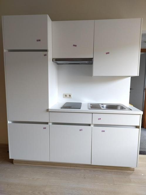 Keuken - bijna nieuw - toestellen inbegrepen, Huis en Inrichting, Keuken | Complete keukens, Zo goed als nieuw, Enkelwandige keuken