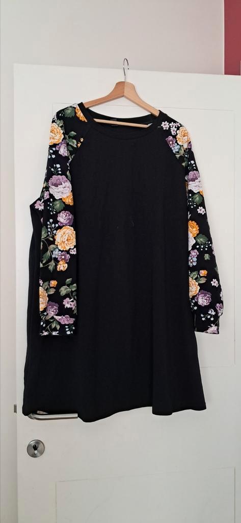 Mooi zwart tuniek-jurk-lange pull met bloemenmotief mouwen., Kleding | Dames, Grote Maten, Zo goed als nieuw, Jurk, Zwart, Ophalen of Verzenden