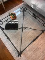 Smeedijzeren salontafel, Ophalen