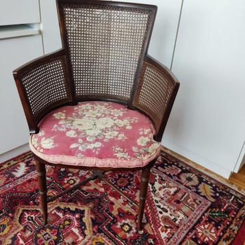 Antieke bureelzetel in notelaar met canache, Ophalen