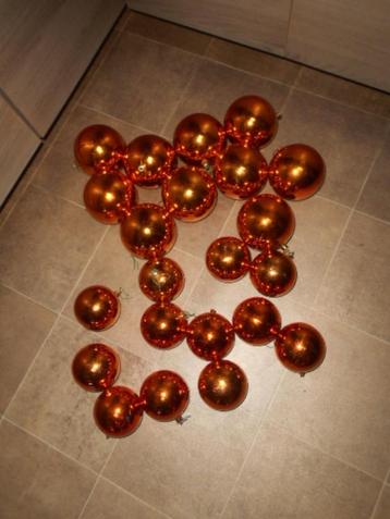 Boules de Noël - couleur cognac/22 pièces pour 5€, Divers, Noël, Enlèvement ou Envoi, Utilisé