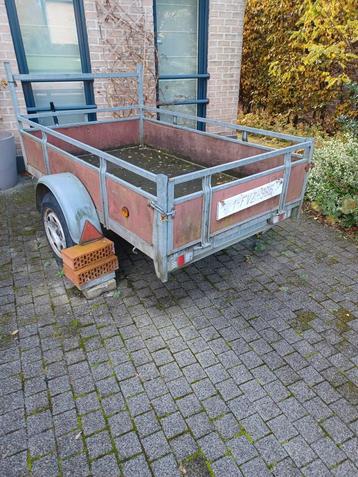 Aanhanger met volledig nieuwe verlichting/prima banden. beschikbaar voor biedingen