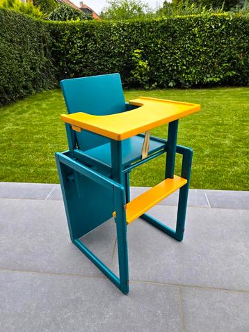 Multifunctionele kinderstoel met tafel + kussen beschikbaar voor biedingen