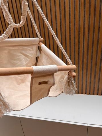 Babyschommel met kussen  beschikbaar voor biedingen