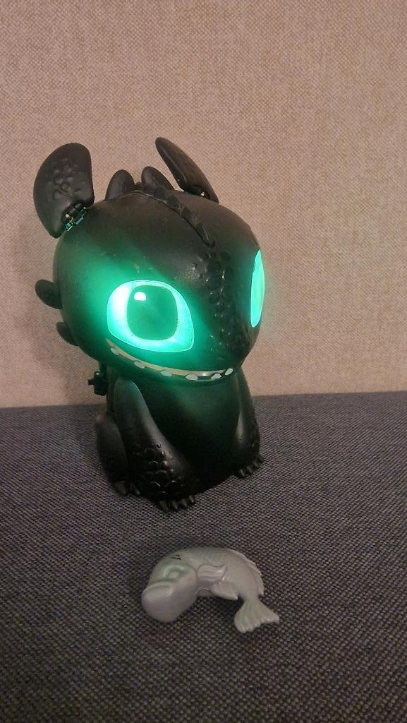 hoe tem je een draak- hatching toothless, Kinderen en Baby's, Speelgoed | Actiefiguren, Zo goed als nieuw, Ophalen