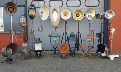 Antieke staande industriele vloerlampen lampen, Huis en Inrichting, Lampen | Vloerlampen, Zo goed als nieuw, 100 tot 150 cm, Glas