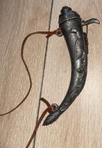 Kruithoorn van metaal met adelaars en wapenschild,, Ophalen of Verzenden