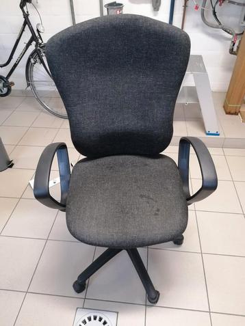 Bureaustoel beschikbaar voor biedingen