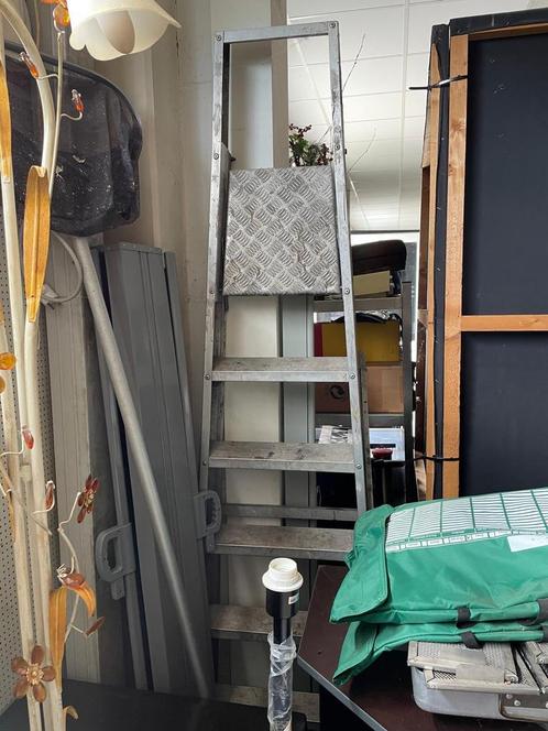 Aluminium ladder met 7 treden – stevig & licht, Doe-het-zelf en Bouw, Ladders en Trappen, Gebruikt, Ladder, Opvouwbaar of Inschuifbaar