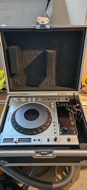 Pioneer DJ - CDJ 850 in flight case beschikbaar voor biedingen