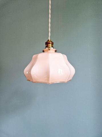 Art Deco hanglamp in geschulpte roze opaline, 1920-30  beschikbaar voor biedingen