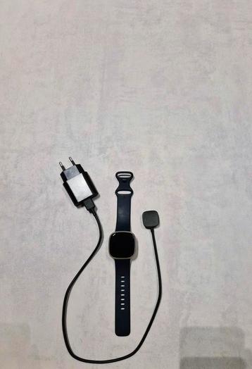 Fitbit versa 3 + oplader beschikbaar voor biedingen