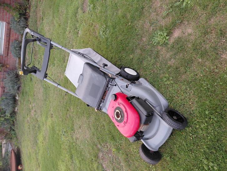 Honda grasmaaier met opvangbak (zelftrekker), Tuin en Terras, Grasmaaiers, Gebruikt, Opvangbak, Ophalen