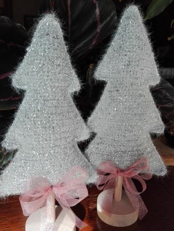 Kerstdecoratie - gehaakte kerstboompjes beschikbaar voor biedingen