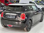 MINI Cooper 1.5i Toit Panoramique Gps Sensor SIEGES Chauffan, Auto's, Mini, 100 kW, Gebruikt, 136 pk, Zwart