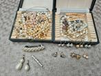 Antieke parelsieraden- kettingen, armbanden,  oorbellen ezv, Handtassen en Accessoires, Antieke sieraden, Ophalen of Verzenden