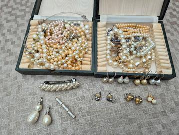 Antieke parelsieraden- kettingen, armbanden,  oorbellen ezv beschikbaar voor biedingen