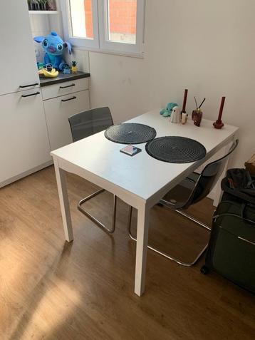 IKEA tafel, wit/berkenfineer, 118x74 cm beschikbaar voor biedingen