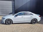 Mercedes-Benz CLA-Klasse 180 Coupé AMG Line | Panoramisch D, Auto's, Mercedes-Benz, Gebruikt, 4 cilinders, Zilver of Grijs, 1332 cc