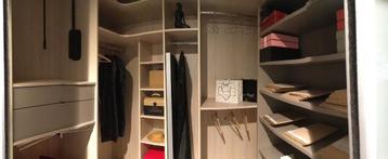 Inloopkast     (Dressing) uit toonzaal  beschikbaar voor biedingen