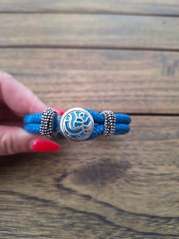 Armbandjes fantasie met drukknopen aan 8€ / stuk beschikbaar voor biedingen