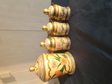 Een set messing thee- en koffiepotten. beschikbaar voor biedingen
