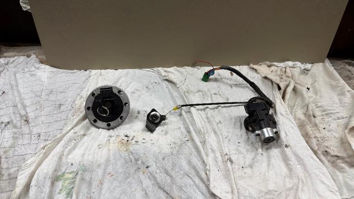 SV650N 1999-2002 Slotenset + sleutel, Motoren, Onderdelen | Suzuki, Gebruikt, Ophalen of Verzenden