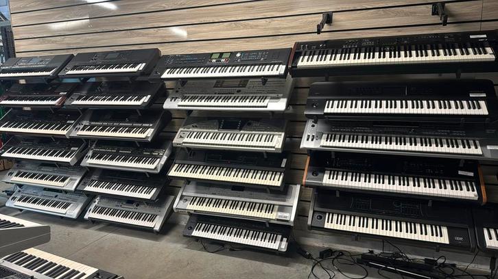 veel Keyboards bezig met uitverkoop tot 15/10/2025, Muziek en Instrumenten, Keyboards, Gebruikt, Casio, Aanslaggevoelig, Midi-aansluiting
