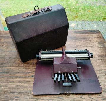Deense brailletypemachine van het merk Andersson & Sorensen. beschikbaar voor biedingen