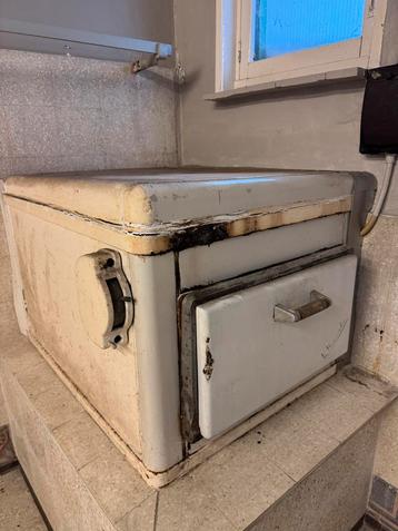 Oude slagersoven uit atelier beschikbaar voor biedingen