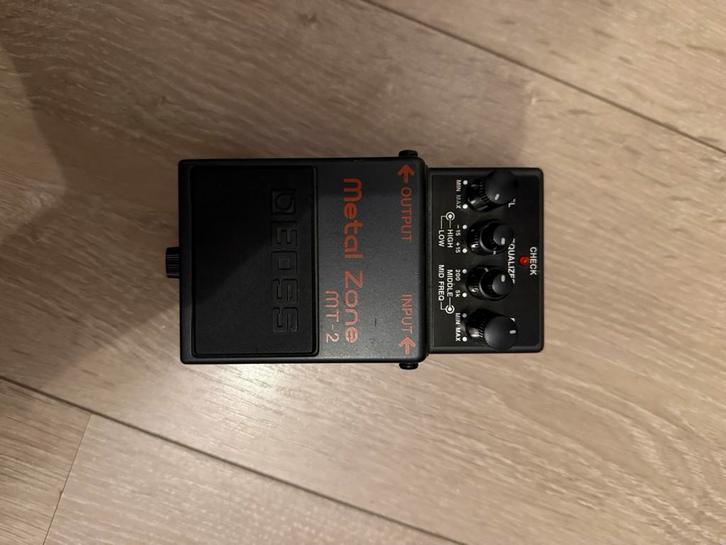Boss metal zone MT-2, Muziek en Instrumenten, Effecten, Zo goed als nieuw, Ophalen of Verzenden