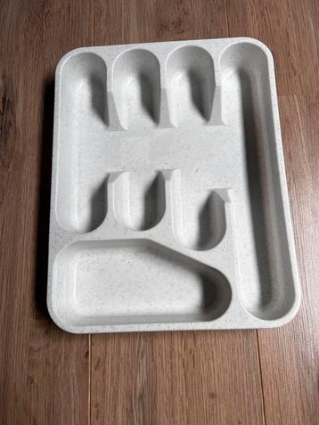 Bestekbak beschikbaar voor biedingen
