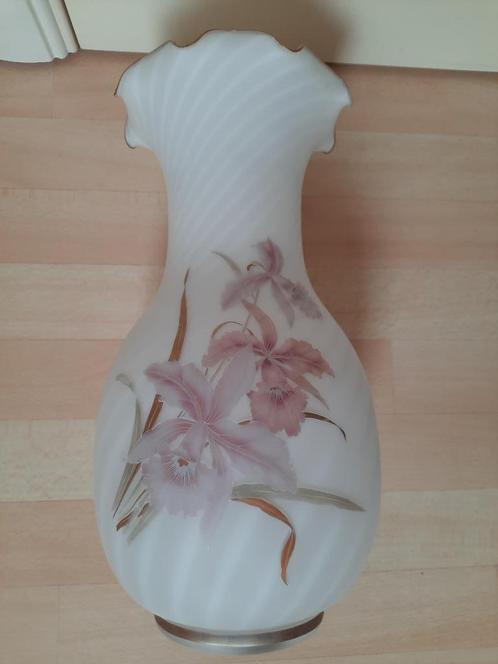 Vintage opaline sierlijke vaas met roze bloemen 36cm H, Antiquités & Art, Antiquités | Vases, Enlèvement