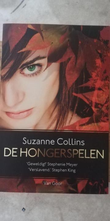 'De hongerspelen' een boek van Suzanne Collins  beschikbaar voor biedingen