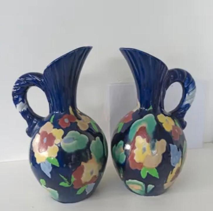 2 grands vases cruche en faience peints à la main Art nouvea, Antiquités & Art, Antiquités | Vases, Enlèvement ou Envoi