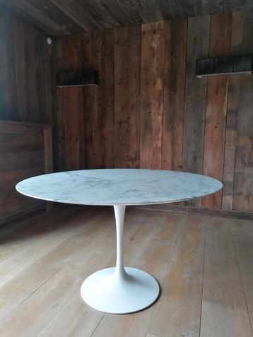 Knoll Saarinen Tulip eettafel  beschikbaar voor biedingen