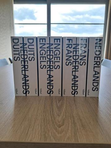 Pocketwoordenboeken Van Dale beschikbaar voor biedingen