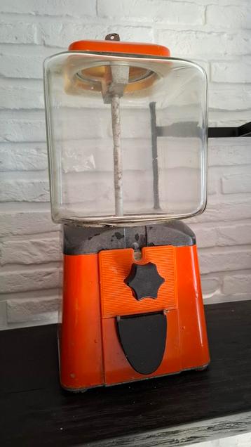 Kauwgom automaat (glas/metaal) beschikbaar voor biedingen
