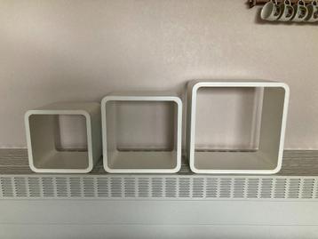 3 witte wandrekjes om boeken of accessoires in te zetten  beschikbaar voor biedingen