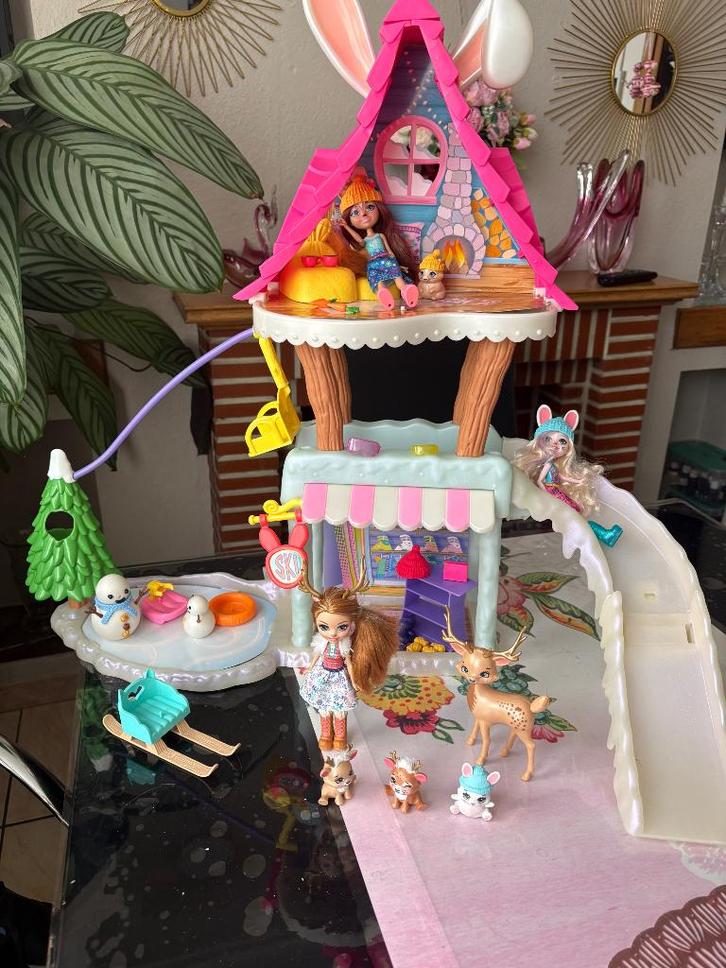 Enchantimals chalet des neiges, reinne et marathon, traîne, Enfants & Bébés, Jouets | Poupées, Comme neuf, Enlèvement ou Envoi