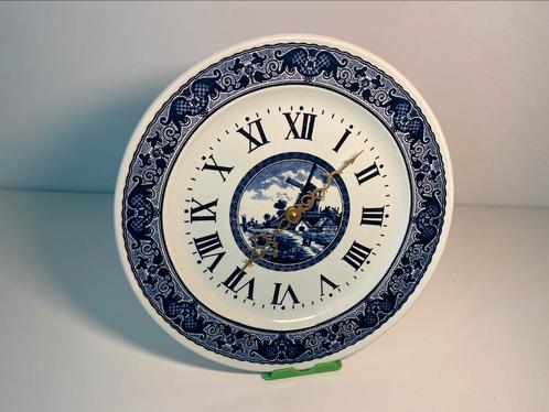 Plaque murale avec horloge de Delft, Antiquités & Art, Antiquités | Assiettes décoratives & Carrelages, Enlèvement ou Envoi