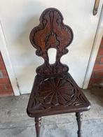Twee prachtige houten stoelen, Ophalen