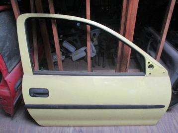 PORTIER RECHTS 3 deurs Opel Corsa B (73 / 78 / 79) beschikbaar voor biedingen