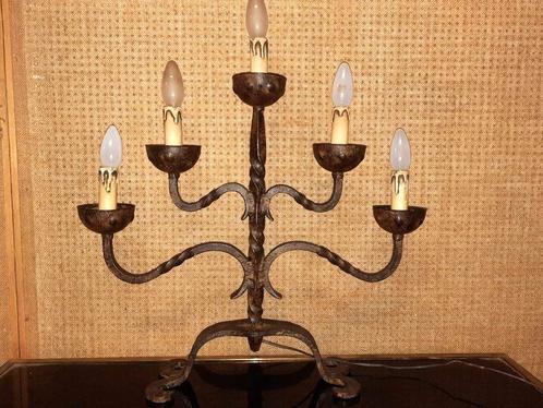 Groot oude ijzeren kandelaar met rode patina, Antiek en Kunst, Antiek | Verlichting, Ophalen of Verzenden