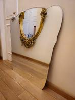 Beau et grand miroir biseauté, Enlèvement